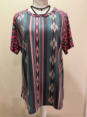 NWT CRAZY TRAIN Women's Teal and Pink Patterned Short Sleeve Top